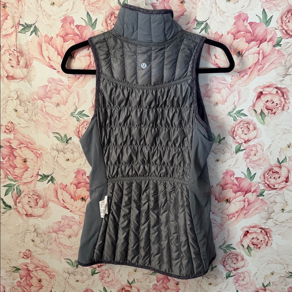 167-$55 *FREE SHIPPING* Lululemon Run: Turn Around Vest REVERSIBLE size 6 - Picture 6 of 6